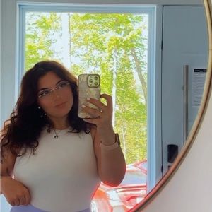 Meet your Posher, Alexis